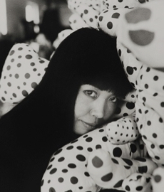 Yayoi Kusama: la regina dei pois, della solitudine e del coraggio creativo